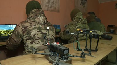 Бійці підрозділу БпЛА "Чорний Крук" показали тренування, в умовах наближених до бойових Бійці підрозділу БпЛА "Чорний Крук" показали тренування, в умовах наближених до бойових