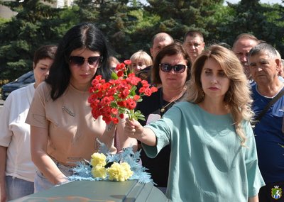 Загинув за п'ять днів до дня народження. У Южноукраїнську попрощалися з солдатом Загинув за п'ять днів до дня народження. У Южноукраїнську попрощалися з солдатом