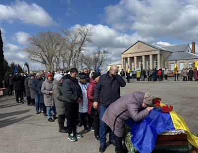 Загинув на Харківщині: у громаді на Черкащині попрощалися із загиблим захисником Загинув на Харківщині: у громаді на Черкащині попрощалися із загиблим захисником