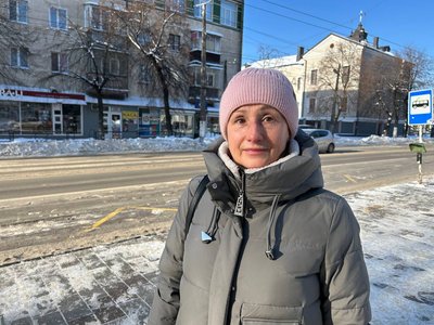 Сніг і крига на зупинках: як прибирають дороги та тротуари в Житомирі