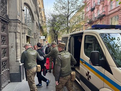 Зінченка зустріла група підтримки Зінченка зустріла група підтримки