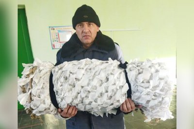 На Житомирщині волонтери Чуднівської громади за рік виготовили понад 100 маскувальних сіток для військових На Житомирщині волонтери Чуднівської громади за рік виготовили понад 100 маскувальних сіток для військових