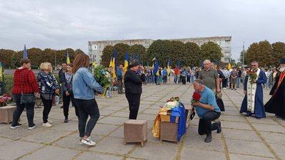 Оголосили день жалоби: на Черкащині поховали захисника Оголосили день жалоби: на Черкащині поховали захисника