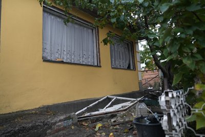 Пошкоджені будинки: російська армія завдала удару по Стецьківці Сумського району Пошкоджені будинки: російська армія завдала удару по Стецьківці Сумського району