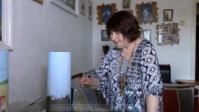 У Вінниці військові передають волонтерці гільзи, які вона перетворює на мистецькі роботи У Вінниці військові передають волонтерці гільзи, які вона перетворює на мистецькі роботи