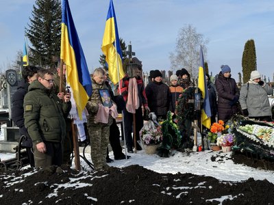 Яким було прощання з 26-річною військовою Березюк у Борівцях Яким було прощання з 26-річною військовою Березюк у Борівцях