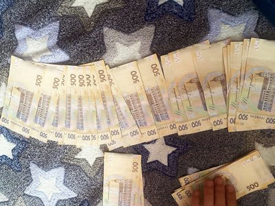 30 тис. грн за документацію на генератори: у Рівному на хабарі викрили посадовця сертифікаційного центру 30 тис. грн за документацію на генератори: у Рівному на хабарі викрили посадовця сертифікаційного центру