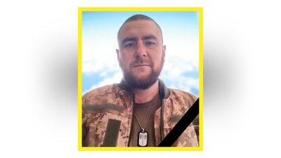 На Чернігівщині попрощалися з бійцями Євгенієм Костюченком та Анатолієм Кузьменком, які загинули на фронті На Чернігівщині попрощалися з бійцями Євгенієм Костюченком та Анатолієм Кузьменком, які загинули на фронті