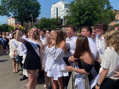 Випусники вінницького ліцею передали українським військовим дрони Випусники вінницького ліцею передали українським військовим дрони