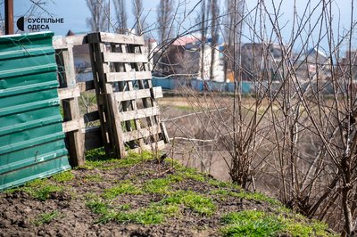 Зсув наближається: жителі Чорноморська про обвали ґрунту біля їхніх будинків Зсув наближається: жителі Чорноморська про обвали ґрунту біля їхніх будинків