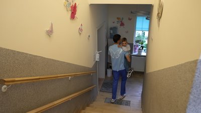 «Я для них старший брат або батько»: як чоловік став нянею для дітей у «Місті добра» в Чернівцях «Я для них старший брат або батько»: як чоловік став нянею для дітей у «Місті добра» в Чернівцях