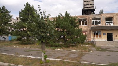 "На пам’ять я взяла світлину доньки": як жителі Донеччини рятуються від війни, що за 10 кілометрів від них "На пам’ять я взяла світлину доньки": як жителі Донеччини рятуються від війни, що за 10 кілометрів від них