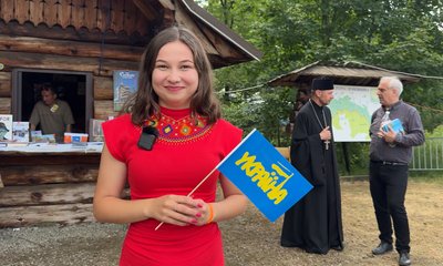 українка, Вікторія Гриняк, червоне плаття, фестиваль, лемківщина, польща