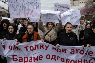 У Македонії тисячні людей вийшли на протест через пожежу в нічному клубі У Македонії тисячні людей вийшли на протест через пожежу в нічному клубі