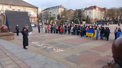 акція пам'яті, драмтеатр, маріуполь, тернопіль акція пам'яті, драмтеатр, маріуполь, тернопіль