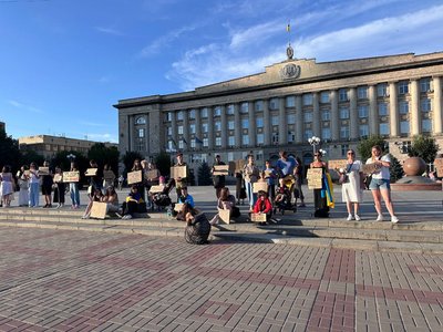 «Слухати народ — це не слабкість»: у Черкасах містяни вийшли на акцію на підтримку Федорова