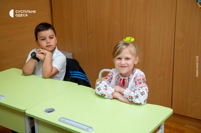 "Наш заклад двічі постраждав": в одному з ліцеїв Одеси пролунав останній дзвоник "Наш заклад двічі постраждав": в одному з ліцеїв Одеси пролунав останній дзвоник