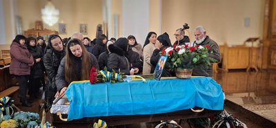 У Мукачеві попрощалися з полеглим захисником Петром Павлюком У Мукачеві попрощалися з полеглим захисником Петром Павлюком
