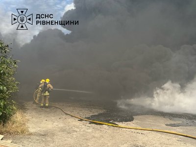 На Рівненщині пролунав вибух, горить завод з виготовлення пінопласту На Рівненщині пролунав вибух, горить завод з виготовлення пінопласту