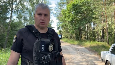 З прикордонного села на Чернігівщині, яке за 2 кілометри від Росії, евакуювали останню сім'ю з дітьми З прикордонного села на Чернігівщині, яке за 2 кілометри від Росії, евакуювали останню сім'ю з дітьми