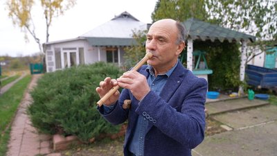 Майже 2000 сопілок за 30 років: майстер із Вінниччини виготовляє музичні інструменти та навчає дітей Майже 2000 сопілок за 30 років: майстер із Вінниччини виготовляє музичні інструменти та навчає дітей