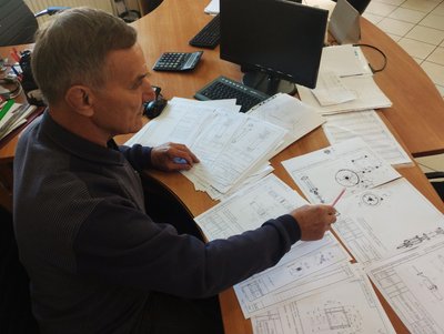 Сергій Ростовський розробляє та виготовляє сівалки. Сергій Ростовський розробляє та виготовляє сівалки.