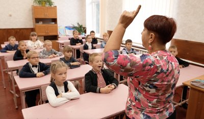 Тебе оточує все прекрасне — діти, музика, квіти: історія вчительки з села на Черкащині Тебе оточує все прекрасне — діти, музика, квіти: історія вчительки з села на Черкащині