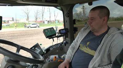 Розпочали раніше: як черкаські аграрії сіють соняшник Розпочали раніше: як черкаські аграрії сіють соняшник