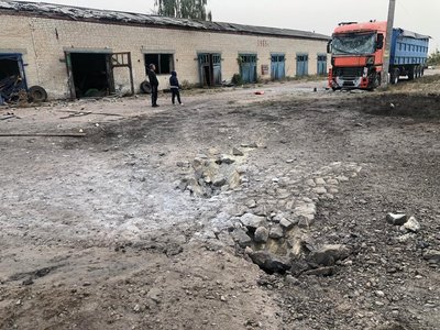 Підприємство у Золочеві на Харківщині, по якому вдарила російська армія вночі Підприємство у Золочеві на Харківщині, по якому вдарила російська армія вночі