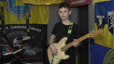 Як грають брати-музиканти Сашко та Давид Подлящуки з Рівного, відео яких поширив рок-гурт Metallica Як грають брати-музиканти Сашко та Давид Подлящуки з Рівного, відео яких поширив рок-гурт Metallica