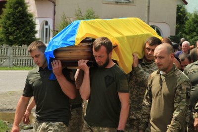 На Закарпатті попрощалися із загиблим бійцем Іваном Кинчем На Закарпатті попрощалися із загиблим бійцем Іваном Кинчем
