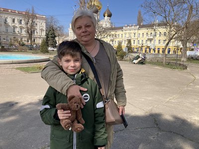 Дитинство на валізах: як війна змусила херсонські родини шукати новий дім Дитинство на валізах: як війна змусила херсонські родини шукати новий дім
