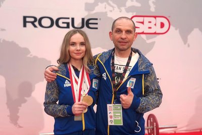 Чемпіонка Європи з Чернівців Оксана Суходєєва разом з тренером Чемпіонка Європи з Чернівців Оксана Суходєєва разом з тренером