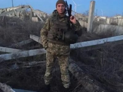 Батькам загиблого Радіона Михайлюка з Вінниччини вручили нагороду сина Батькам загиблого Радіона Михайлюка з Вінниччини вручили нагороду сина