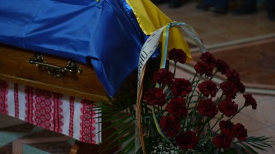 "Навіть не могли уявити, що це нас торкнеться": у Сумах попрощалися із загиблим прикордонником Леонідом Бондарєвим "Навіть не могли уявити, що це нас торкнеться": у Сумах попрощалися із загиблим прикордонником Леонідом Бондарєвим