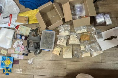 Щомісяця виробляли до 100 кг психотропів: СБУ заявила про знешкодження наркосиндикату в Одесі Щомісяця виробляли до 100 кг психотропів: СБУ заявила про знешкодження наркосиндикату в Одесі