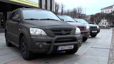 У Житомирі благодійники передали 95 бригаді три авто – гроші на авто збирають під час концертів Україною У Житомирі благодійники передали 95 бригаді три авто – гроші на авто збирають під час концертів Україною
