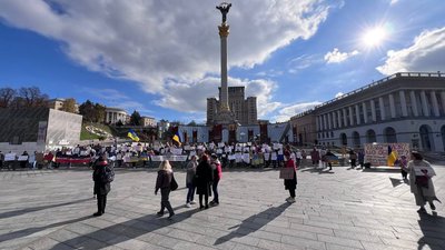 Деякі учасники мирного пікету з Хмельниччини долучились до нього у столиці Деякі учасники мирного пікету з Хмельниччини долучились до нього у столиці