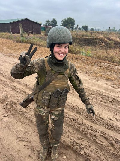"Мені подобається знищувати росіян" — 18-річна операторка дронів 128 ОВМБр "Дике Поле" "Мені подобається знищувати росіян" — 18-річна операторка дронів 128 ОВМБр "Дике Поле"