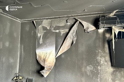 "Це таке страхіття, це жах": жителі Одещини про атаку дронами, яка ледь спалила багатоповерхівку "Це таке страхіття, це жах": жителі Одещини про атаку дронами, яка ледь спалила багатоповерхівку
