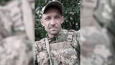 На Чернігівщині попрощалися з матросом Володимиром Климухою, якого вважали зниклим безвісти На Чернігівщині попрощалися з матросом Володимиром Климухою, якого вважали зниклим безвісти