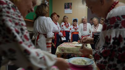 "З маком та ще й з медовою підливкою". У Сумах готували вареники "З маком та ще й з медовою підливкою". У Сумах готували вареники