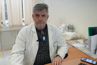 Попри пошкодження усіх будівель та втрати: як медики лікарні у Дніпровському районі Херсона рятують пацієнтів Попри пошкодження усіх будівель та втрати: як медики лікарні у Дніпровському районі Херсона рятують пацієнтів