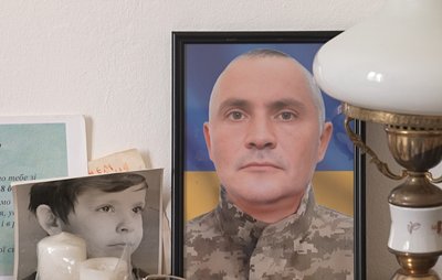 Сказала владі своє "ні": чому мати загиблого бійця з Волині відмовилася від його нагороди Сказала владі своє "ні": чому мати загиблого бійця з Волині відмовилася від його нагороди