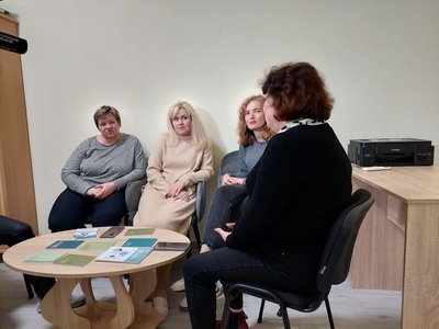 Рідні зникли безвісти на війні. На Львівщині працюють групи підтримки у проєкті "Жити чекаючи" Рідні зникли безвісти на війні. На Львівщині працюють групи підтримки у проєкті "Жити чекаючи"