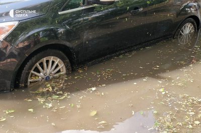 В Одесі через зливу затопило вулиці В Одесі через зливу затопило вулиці