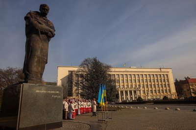 "І на оновленій землі врага не буде, супостата": в Ужгороді вшанували пам'ять Тараса Шевченка "І на оновленій землі врага не буде, супостата": в Ужгороді вшанували пам'ять Тараса Шевченка