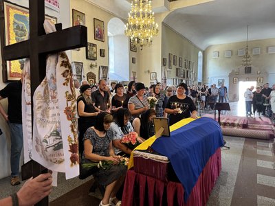 Прощання із Тамарою Пивовар: що згадують рідні про жертву обстрілу ТЦК 3 липня Прощання із Тамарою Пивовар: що згадують рідні про жертву обстрілу ТЦК 3 липня