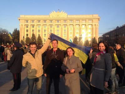 Олег Головков біля будівлі ОДА у Харкові