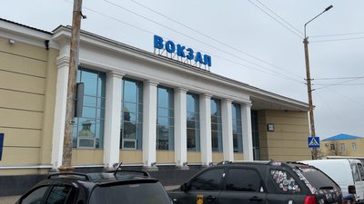 Залізничний вокзал у Слов'янську Донецька область 6 листопада 2025 рік Залізничний вокзал у Слов'янську Донецька область 6 листопада 2025 рік